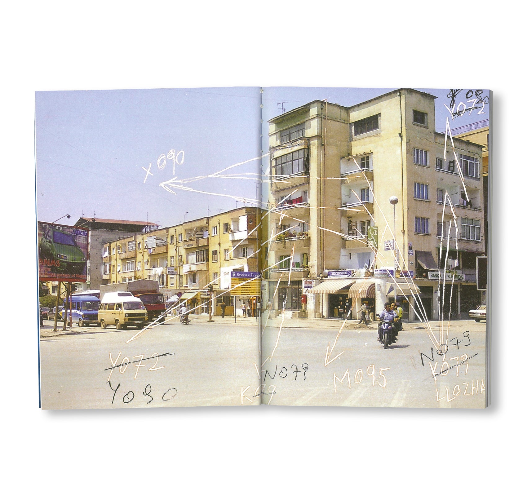 WHY IS COLOUR BETTER THAN GREY / なぜグレーよりカラーがいいのか by Anri Sala