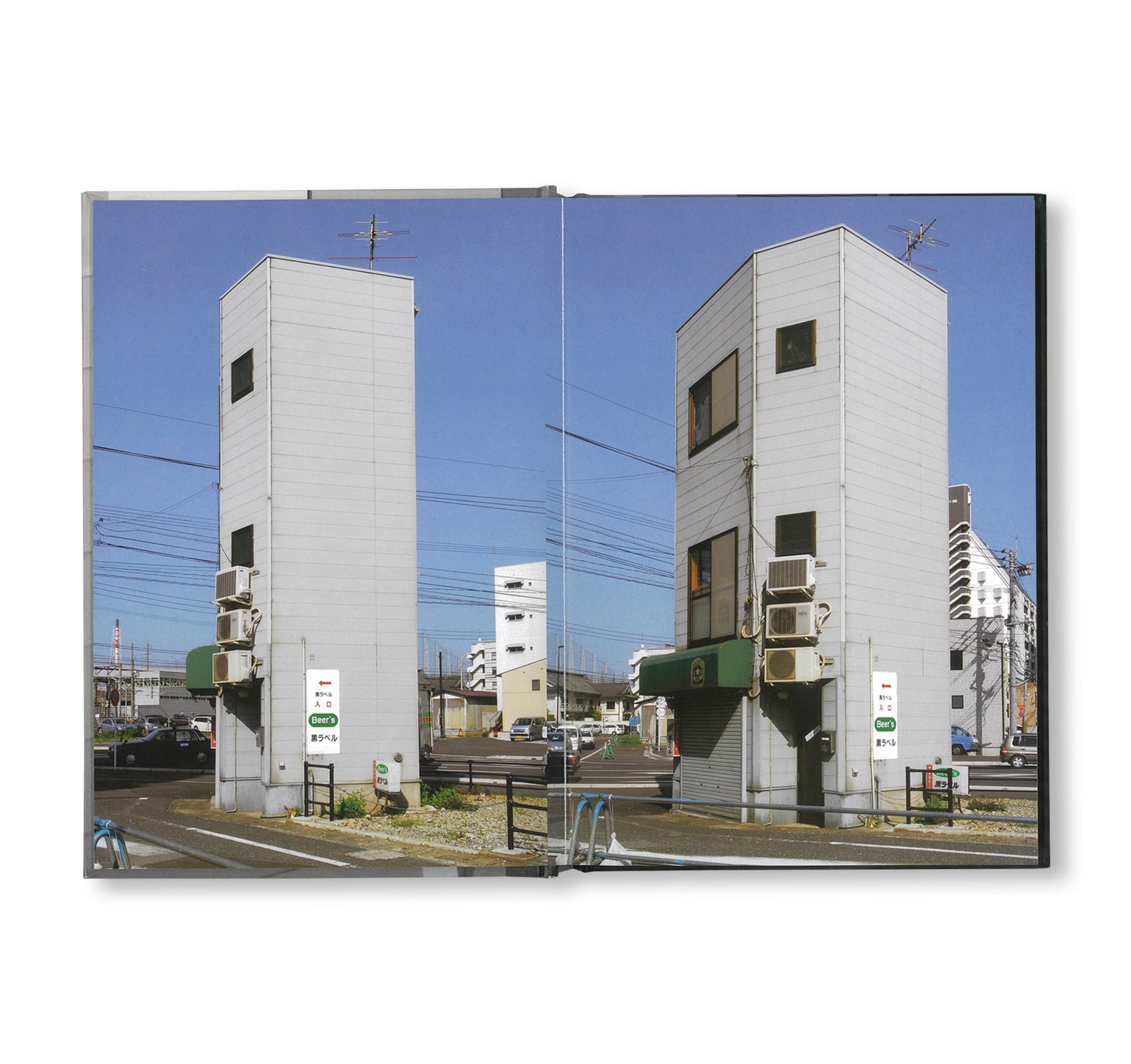 BLACK LABEL / 黒ラベル by Thomas Demand