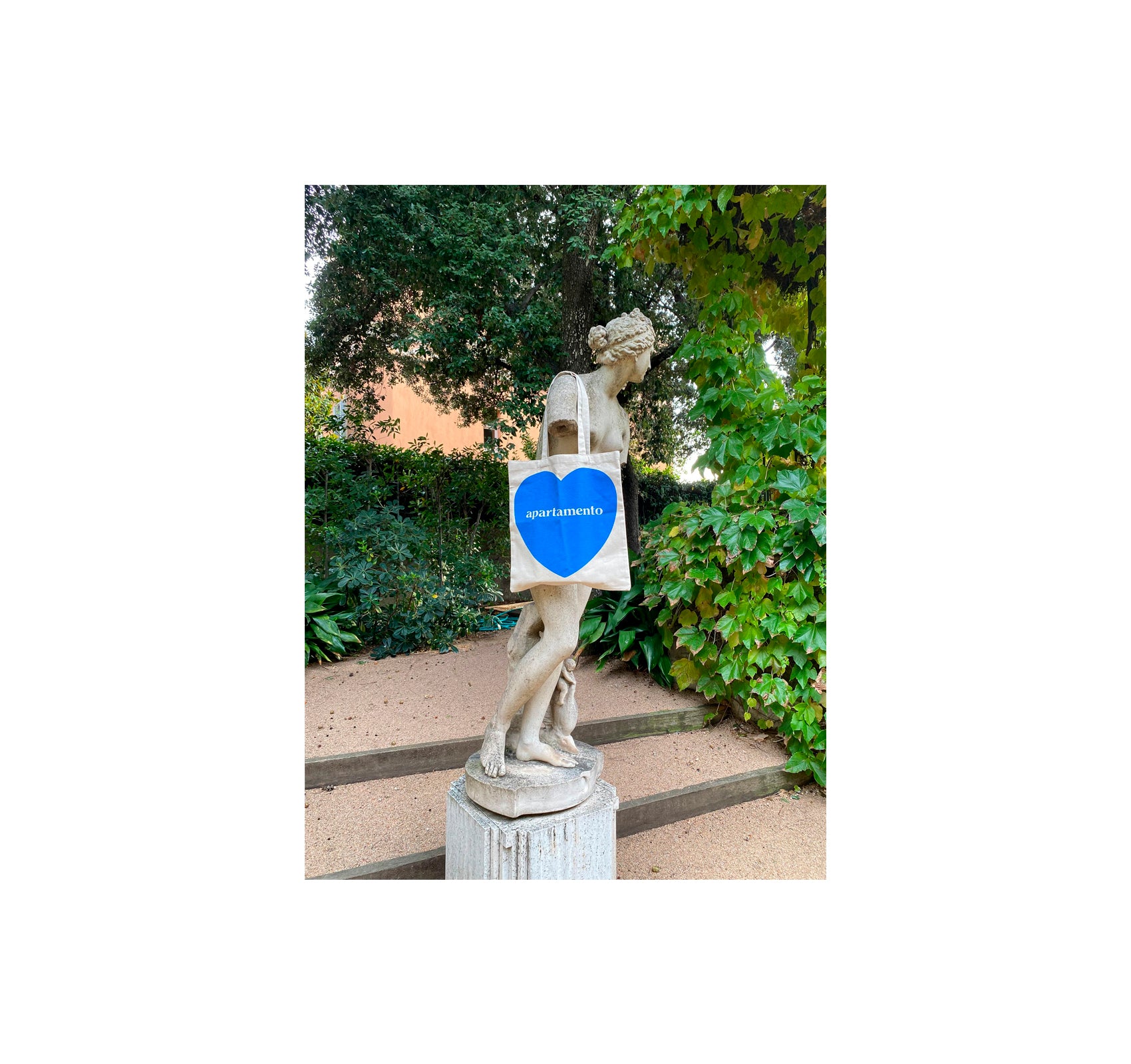 APARTAMENTO HEART TOTE BAG (BLUE FLAME)