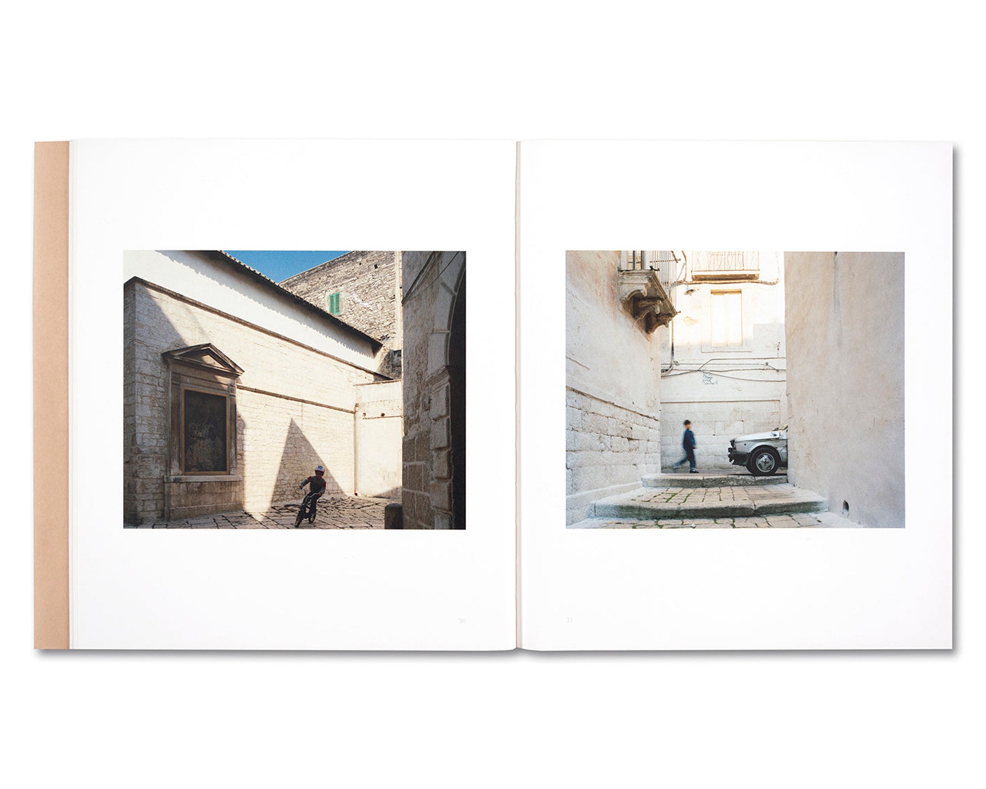 PUGLIA. TRA ALBE E TRAMONTI by Luigi Ghirri