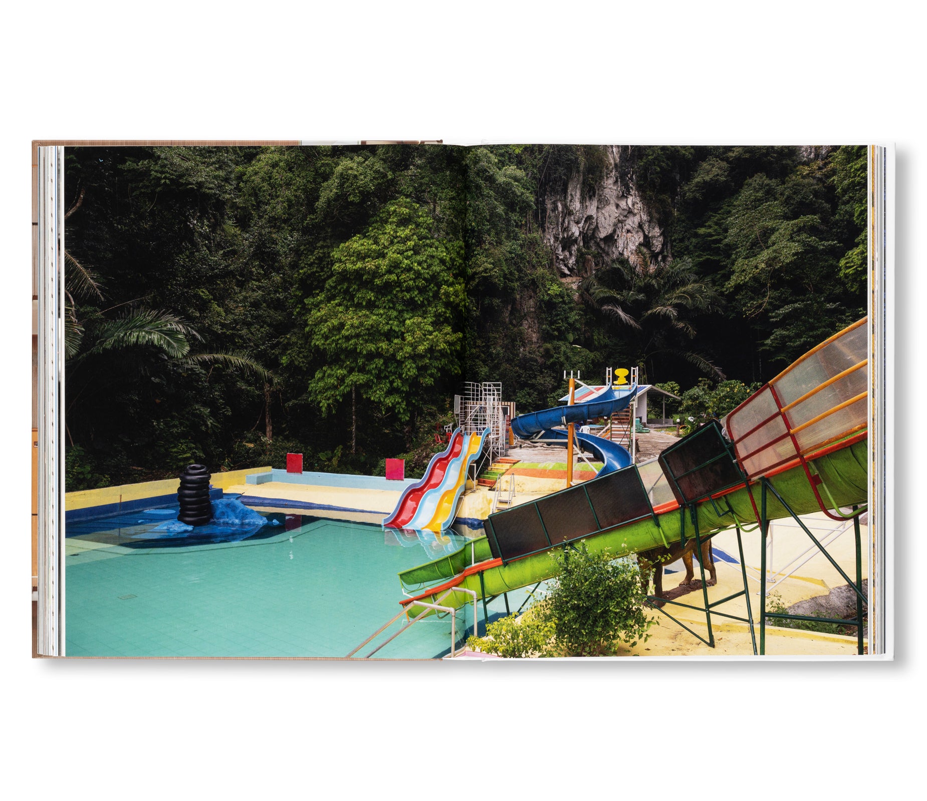 THE DESIGNS OF ARNE JACOBSEN: INTERIORS, FURNITURE, LIGHTING AND TEXTILES, 1925–1971 by Arne Jacobsen