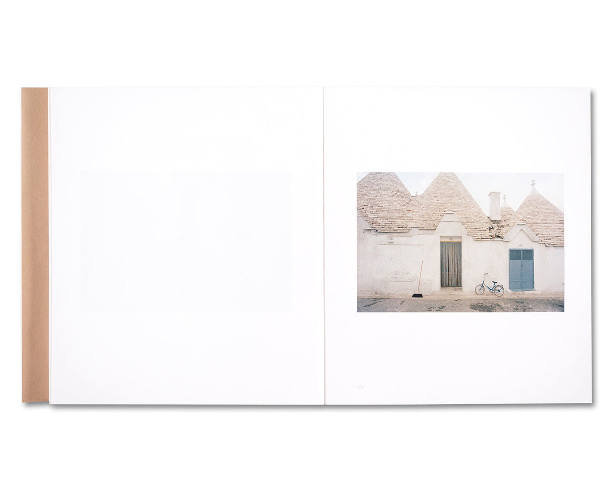 PUGLIA. TRA ALBE E TRAMONTI by Luigi Ghirri