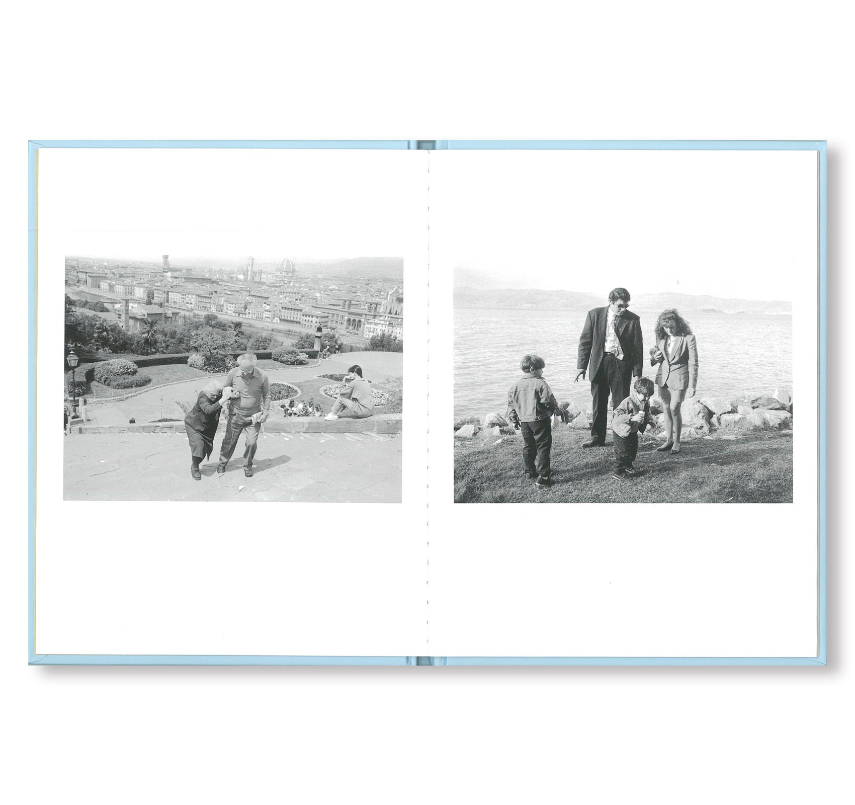 ONE PICTURE BOOK #64: ITALIA: CRONACA DI UN AMORE by Mark Steinmetz