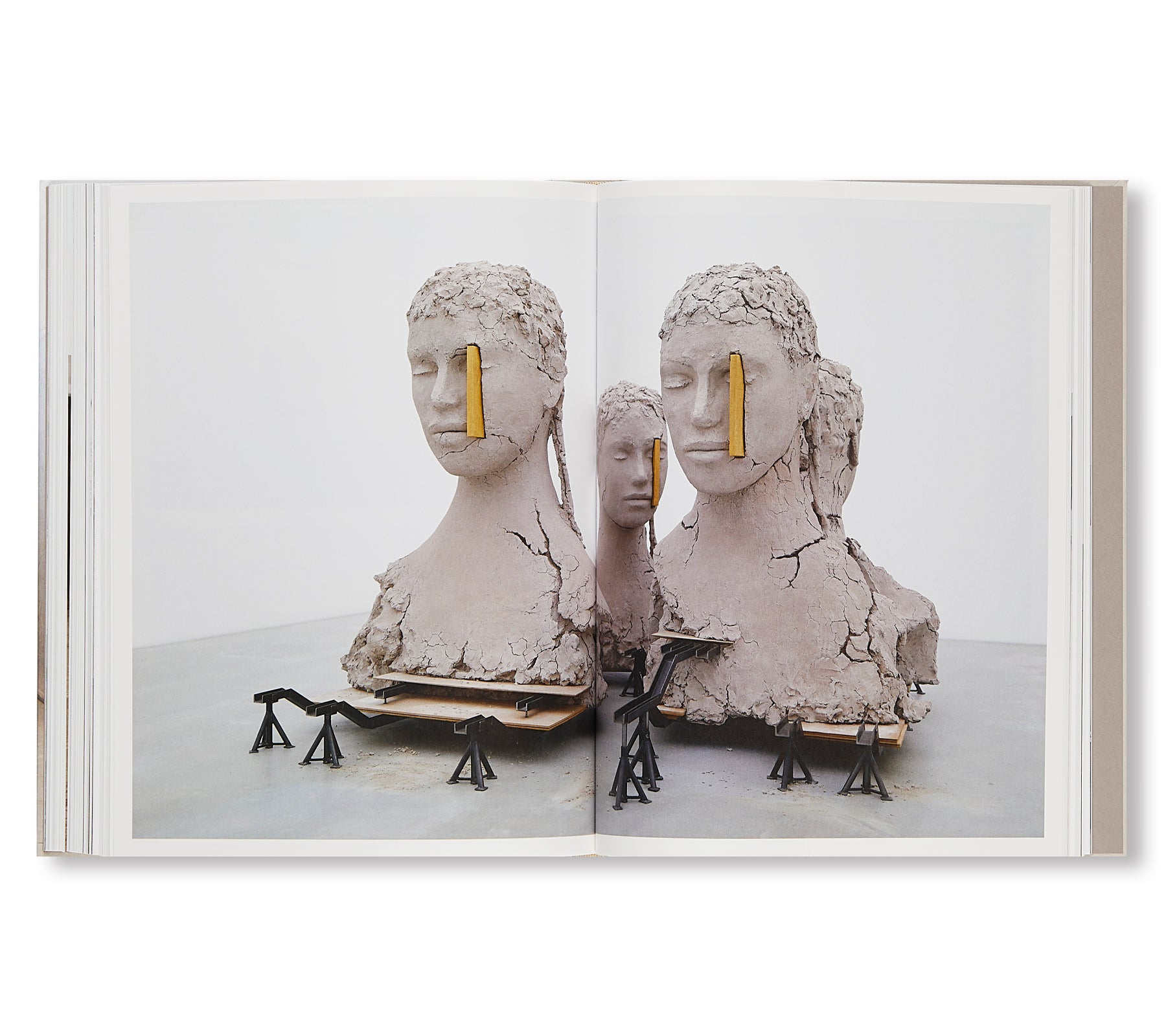 MARK MANDERS – ZENO X GALLERY, 28 YEARS OF COLLABORATION by Mark Manders