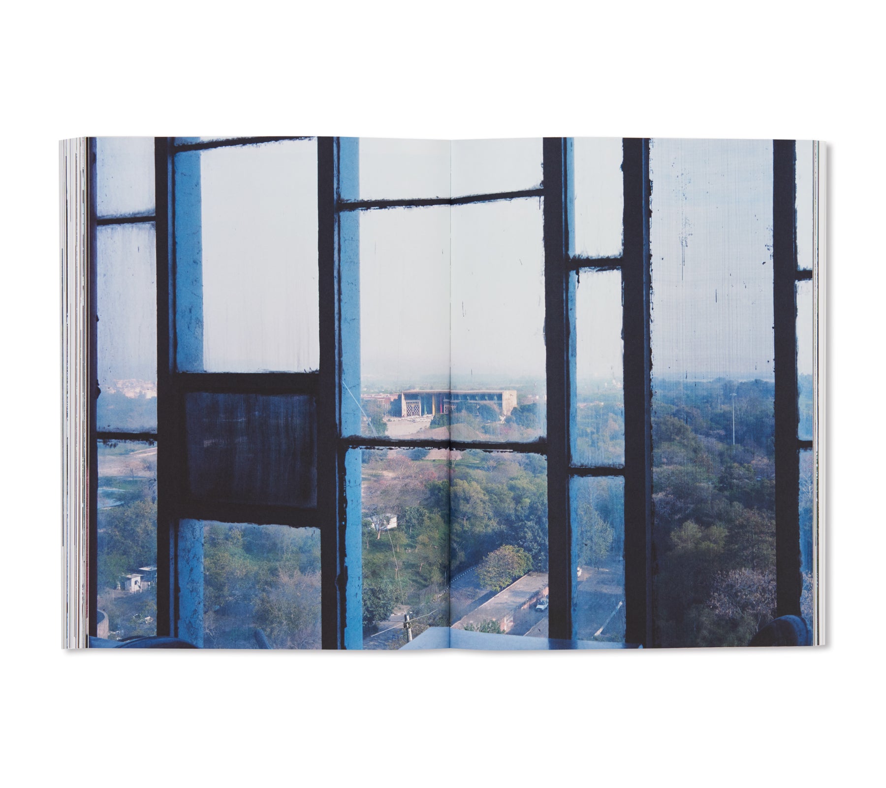 LOOKING THROUGH - LE CORBUSIER WINDOWS by Takashi Homma