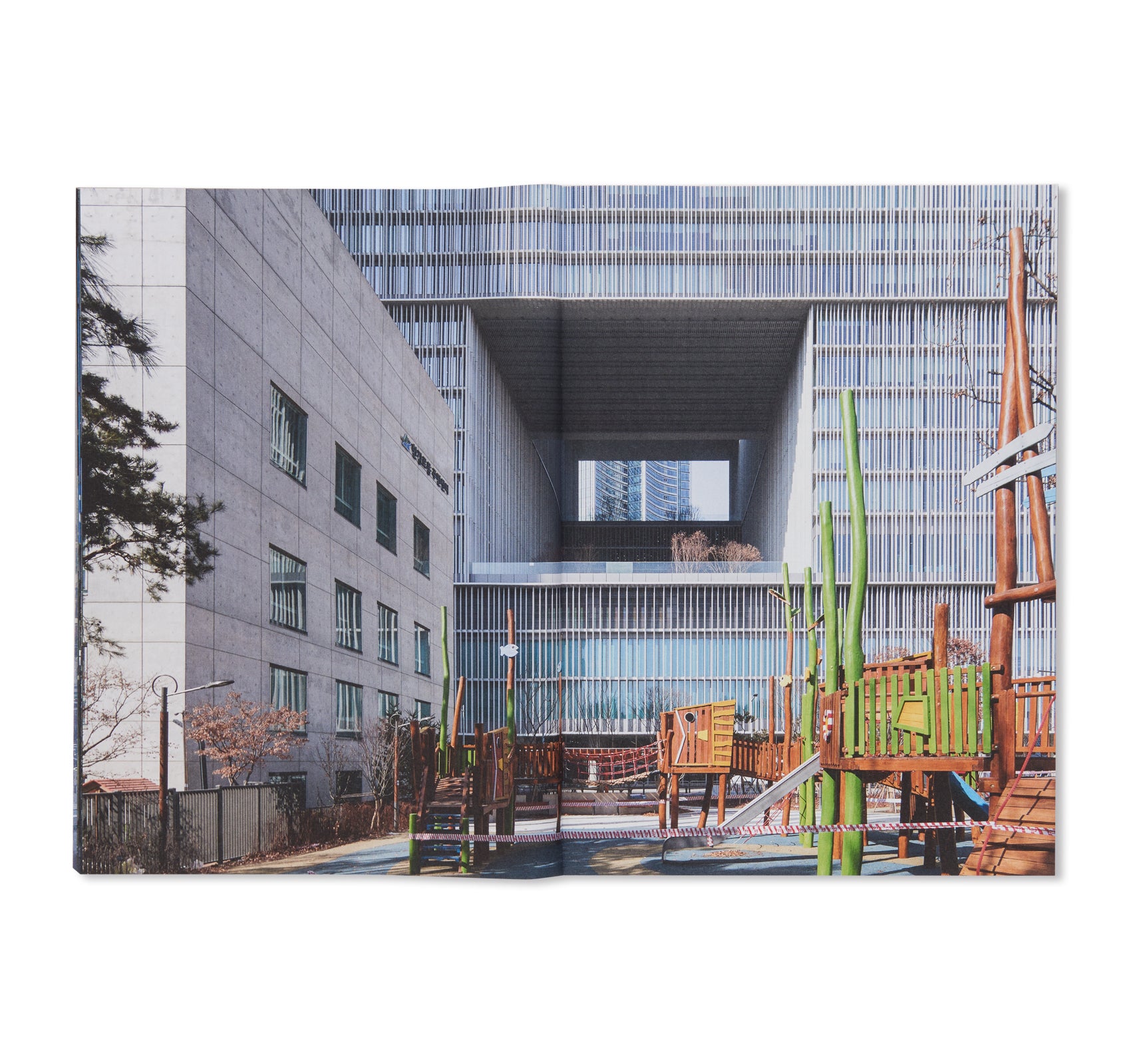 A BOOK ABOUT A LARGE BUILDING RECENTLY BUILT IN ASIA & AMOREPACIFIC HEADQUARTER by David Chipperfield