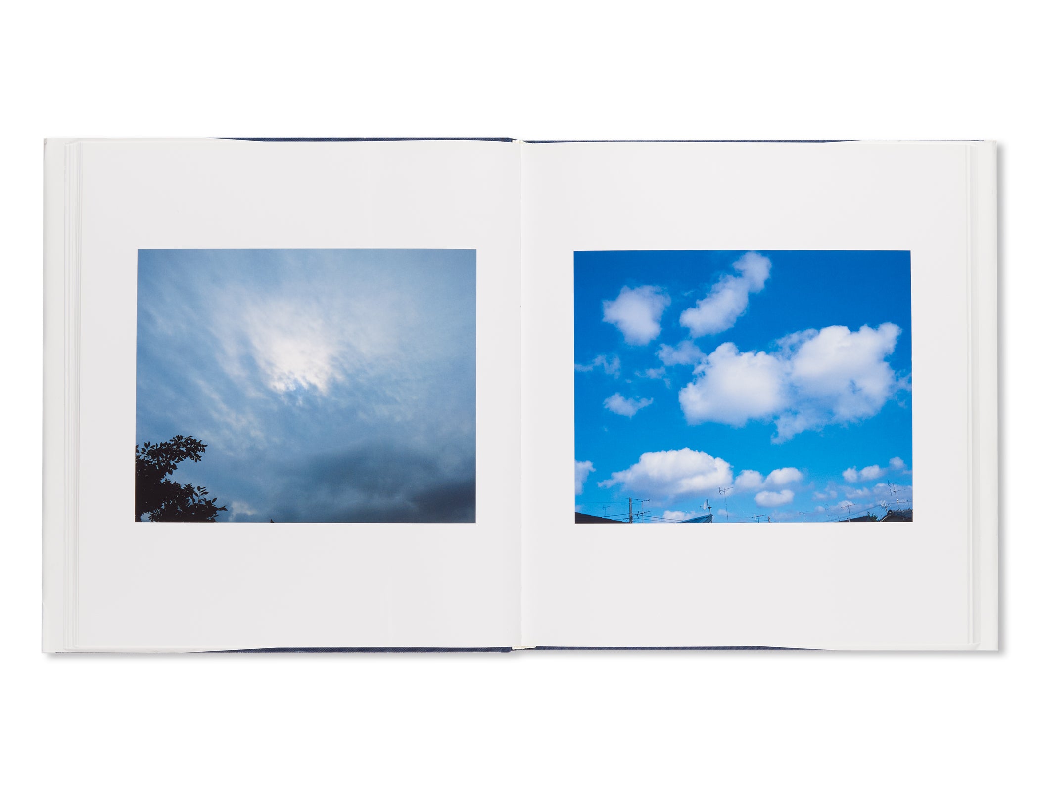 センチメンタルな空 / SENTIMENTAL SKY by Nobuyoshi Araki