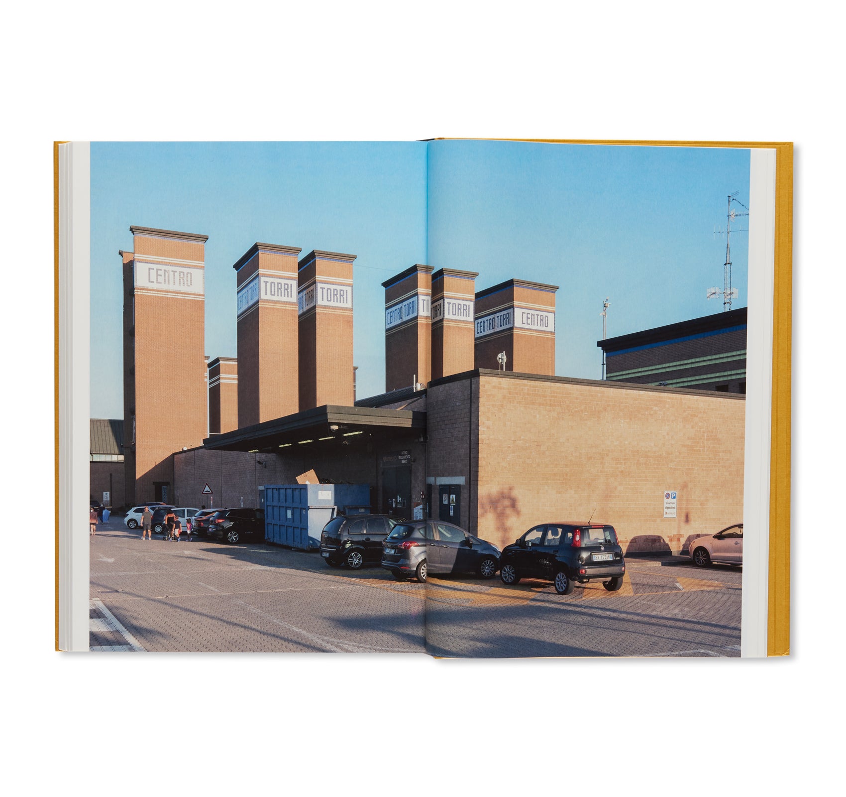 THE URBAN FACT. A REFERENCE BOOK ON ALDO ROSSI by Aldo Rossi