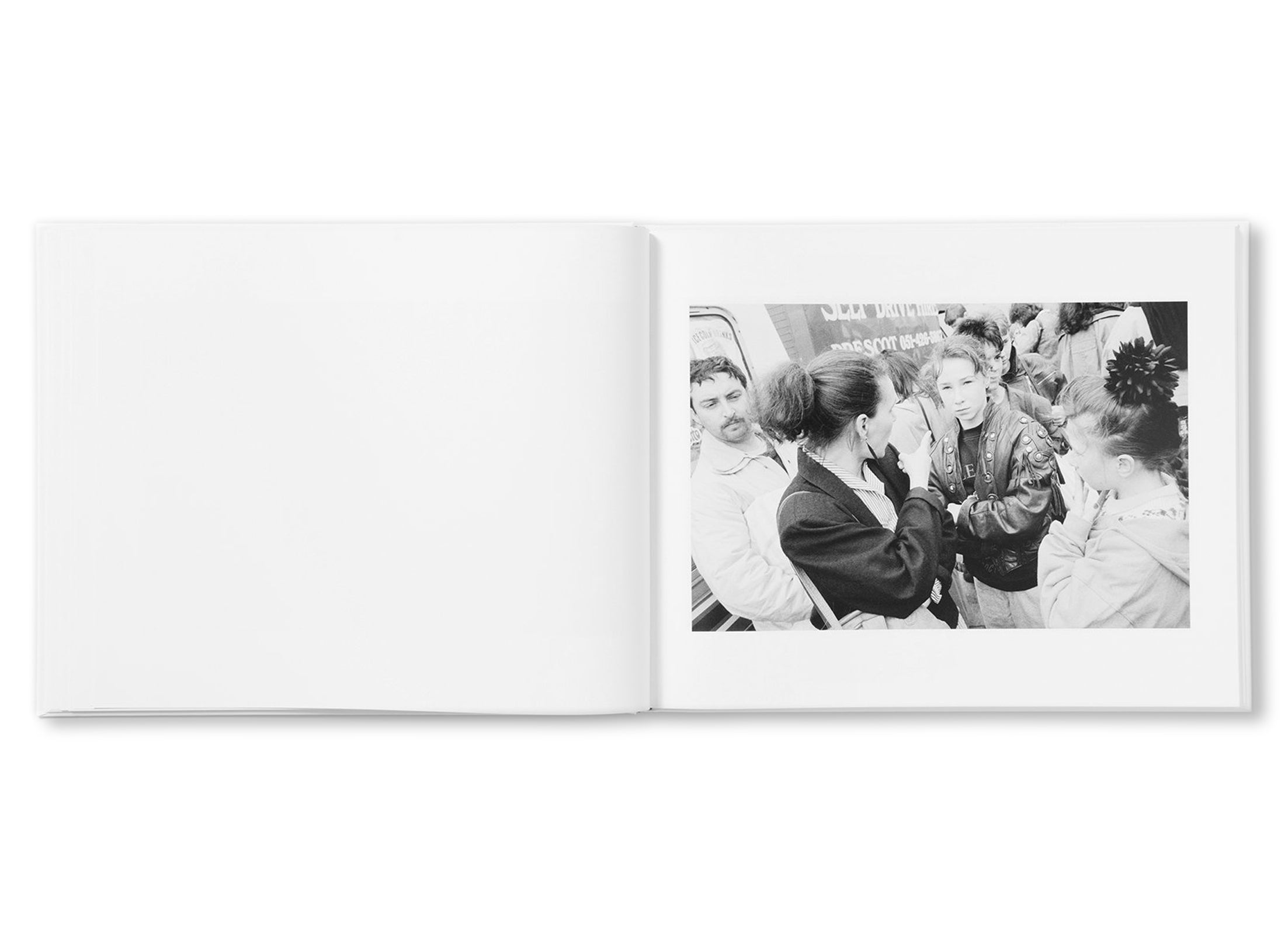 WOMEN'S MARKET by Tom Wood